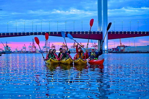 Melbourne City Twilight Kayak Tour - Darwin Holiday 0