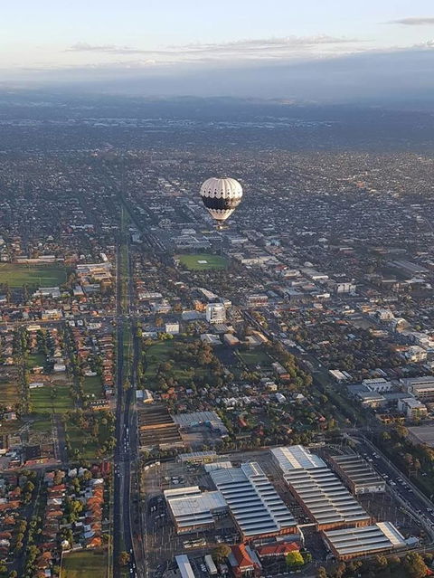 Melbourne Balloon Flight At Sunrise - Darwin Holiday 6