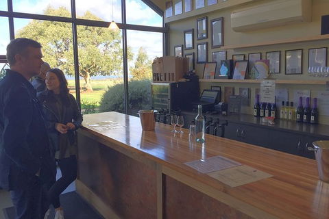 Phillip Island Wine Experience Tour - Darwin Holiday 10