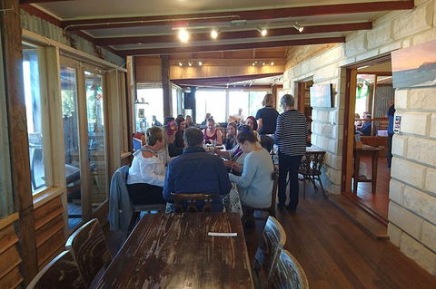 Phillip Island Wine Experience Tour - Darwin Holiday 7