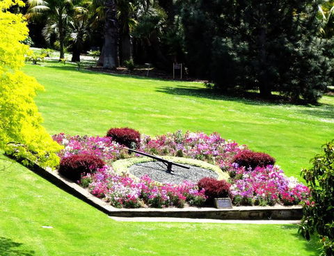 Hobart Half-Day Sightseeing Coach Tram Tour - Darwin Holiday 5