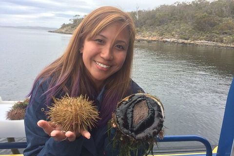 Fresh From The Ocean: Tasmanian Seafood Gourmet Full-Day Cruise Including Lunch - Darwin Holiday 18