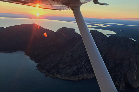 Freycinet Peninsula Or Wineglass Bay Scenic Flight - Darwin Holiday 1