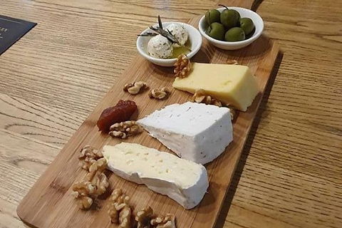 Hobart Small Group Wine Tour Saturday Afternoon: Wines, Gins & Cheeses - Darwin Holiday 4