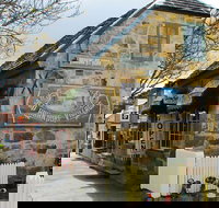 Small Group Adelaide Hills and Hahndorf Hideaway Tour from Adelaide - Darwin Holiday