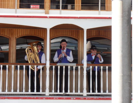 Brisbane River Lunchtime Cruise - Darwin Holiday 2