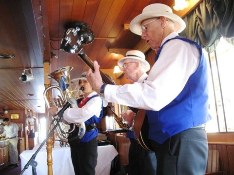 Brisbane River Lunchtime Cruise - Darwin Holiday 8