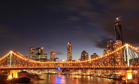 Brisbane Airport To And From Brisbane CBD For 7 Ppl - Darwin Holiday 0