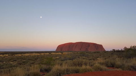 Uluru (Ayers Rock) Sunset With Outback Barbecue Dinner And Star Tour - Darwin Holiday 2
