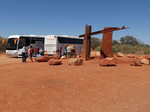 Uluru (Ayers Rock) To Alice Springs One-Way Shuttle - Darwin Holiday 2