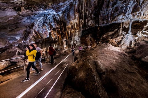 Blue Mountains And Jenolan Caves Motorcoach Day Tour - Darwin Holiday 0