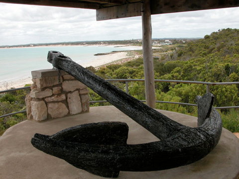 Geltwood Anchor Memorial - Darwin Holiday 0