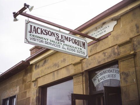 Jackson's Emporium - Darwin Holiday 0
