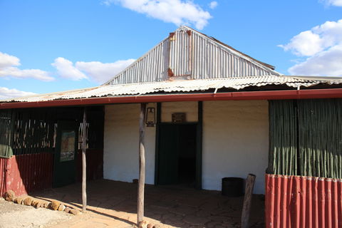 Jones Store - Darwin Holiday 0