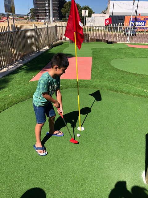 King Carnival With Mini Golf - Darwin Holiday 2