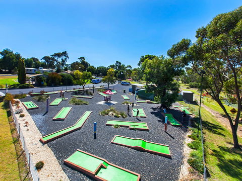 Naracoorte Mini Golf - Darwin Holiday 1