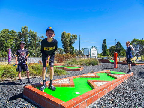Naracoorte Mini Golf - Darwin Holiday 2