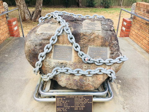 Nathalia  Memorial Gardens - Darwin Holiday 0