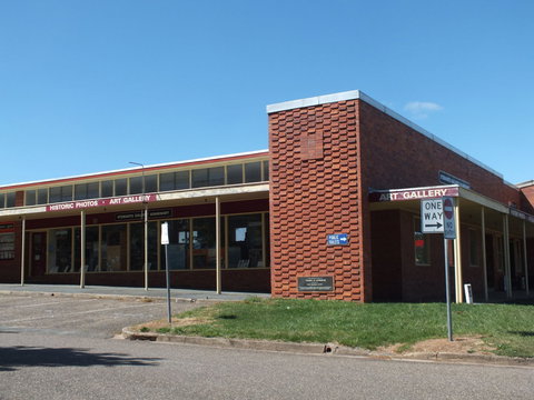 Stewarts Visitor Information And Gallery - Darwin Holiday 1