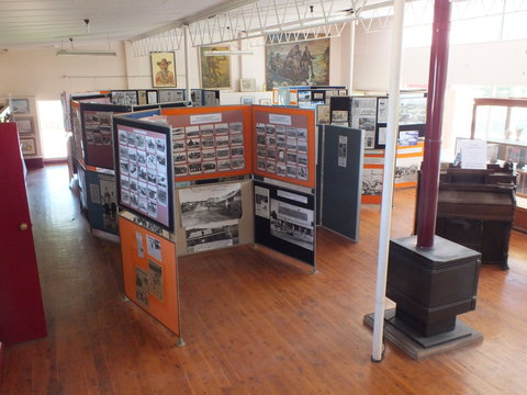 Stewarts Visitor Information And Gallery - Darwin Holiday 2