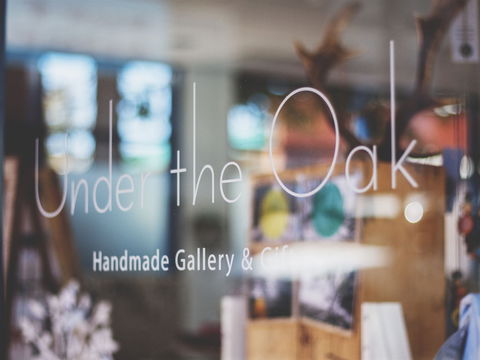 Under The Oak Handmade Gallery And Gifts - Darwin Holiday 0
