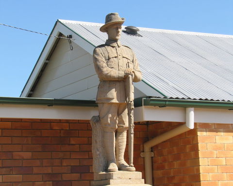 Westbrook War Memorial - Darwin Holiday 1