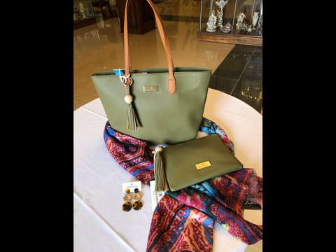 Barossa Chateau Gift Store - Darwin Holiday 0