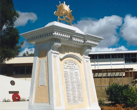 Beenleigh War Memorial - Darwin Holiday 0