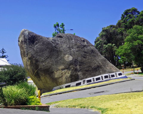 Dog Rock - Darwin Holiday 0