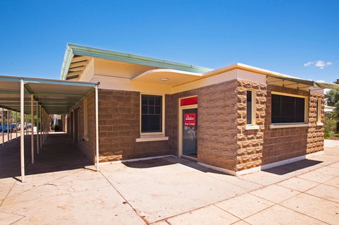 Former Alice Springs Telegraph Repeater Station And Post Office. - Darwin Holiday 0