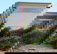 John Lacey's Studio and Green Tank Gallery - Darwin Holiday