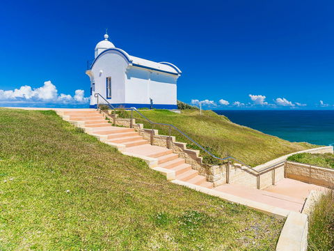 Tacking Point Lighthouse - Darwin Holiday 0