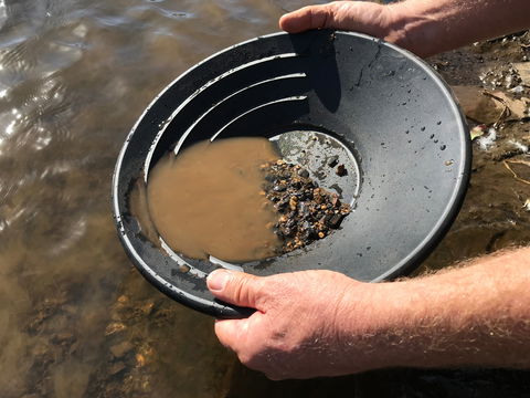 Tuena Panning For Gold - Darwin Holiday 0