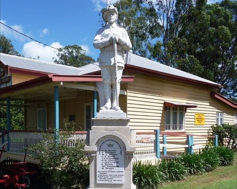 Brooweena War Memorial - Darwin Holiday 0