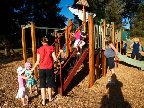 Les Stone Park - Darwin Holiday 0