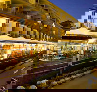 The Pier Cairns - Darwin Holiday