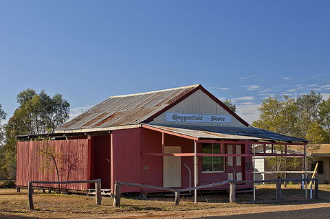 Copperfield Store, Chimney And Cemetery - Darwin Holiday 1