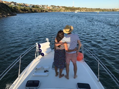 Cruising The  Swan River In At Sunset With Boutique Cruise - Darwin Holiday 2