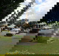 Miriam Vale War Memorial - Darwin Holiday
