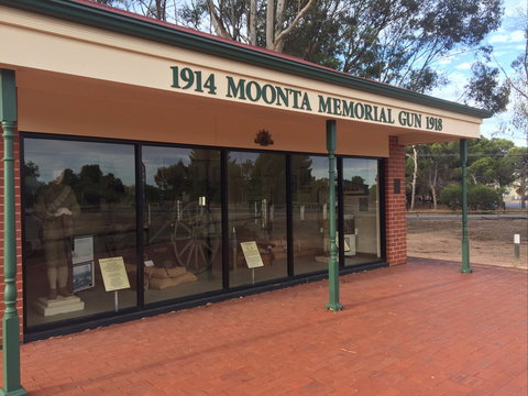 Moonta Memorial Gun 1914-1918 - Darwin Holiday 0