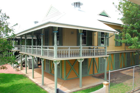 Moree Lands Office Historical Building - Darwin Holiday 0