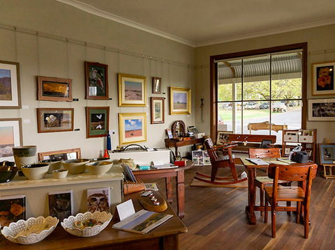 Olde Bridge Gallery - Darwin Holiday 0