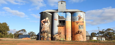 Riverina Outdoor Art Trail - Darwin Holiday 0