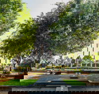 Sculpture Garden Campbelltown - Darwin Holiday