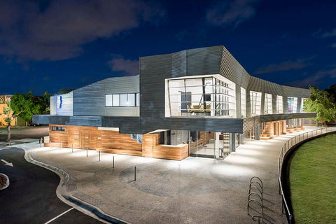 Bowery Theatre - Darwin Holiday 0