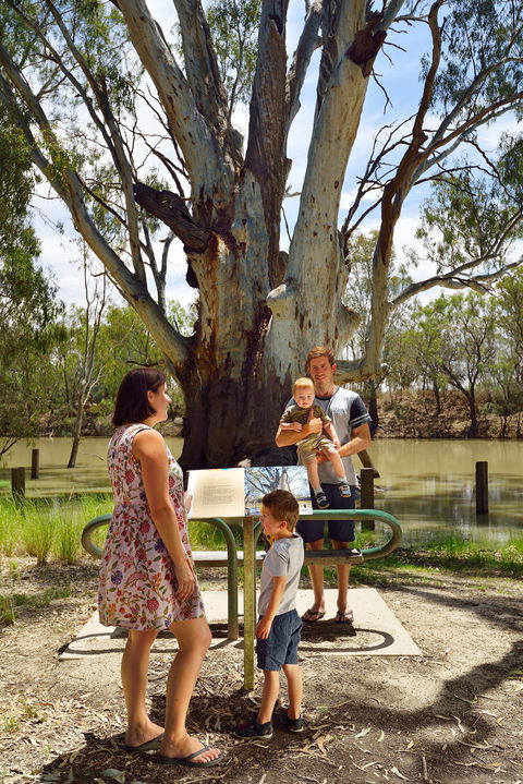 Moulamein River Walk - Darwin Holiday 0