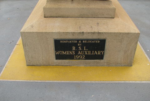 Soldier Statue Memorial, Chinchilla - Darwin Holiday 1