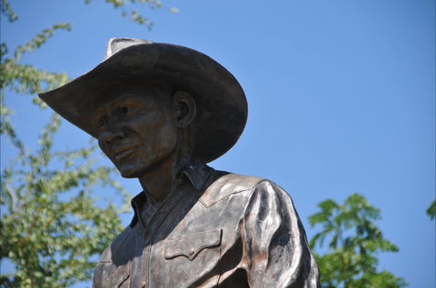 Stockmans Pioneer Memorial Katherine Icon - Darwin Holiday 1