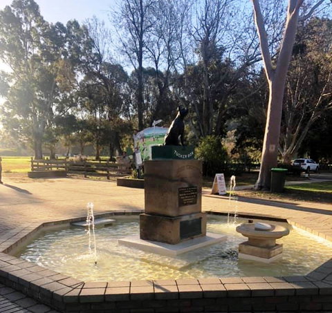 The Dog On The Tucker Box - Darwin Holiday 1