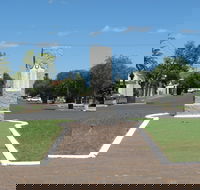 War Memorial and Heroes Avenue Roma - Darwin Holiday